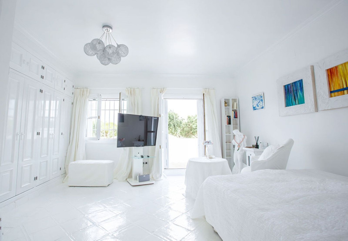 Se vende Villa - Chalet de 3 dormitorios en Costa Del Sol, Cadiz, España