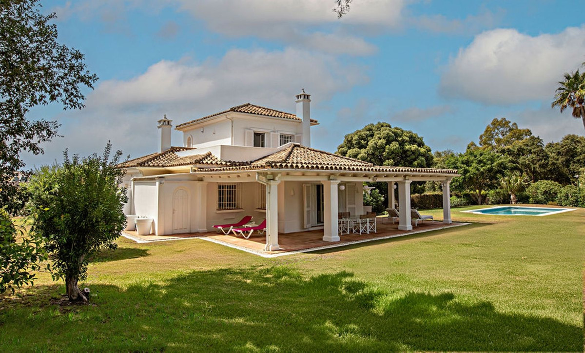 Se vende Villa - Chalet de 3 dormitorios en Costa Del Sol, Cadiz, España