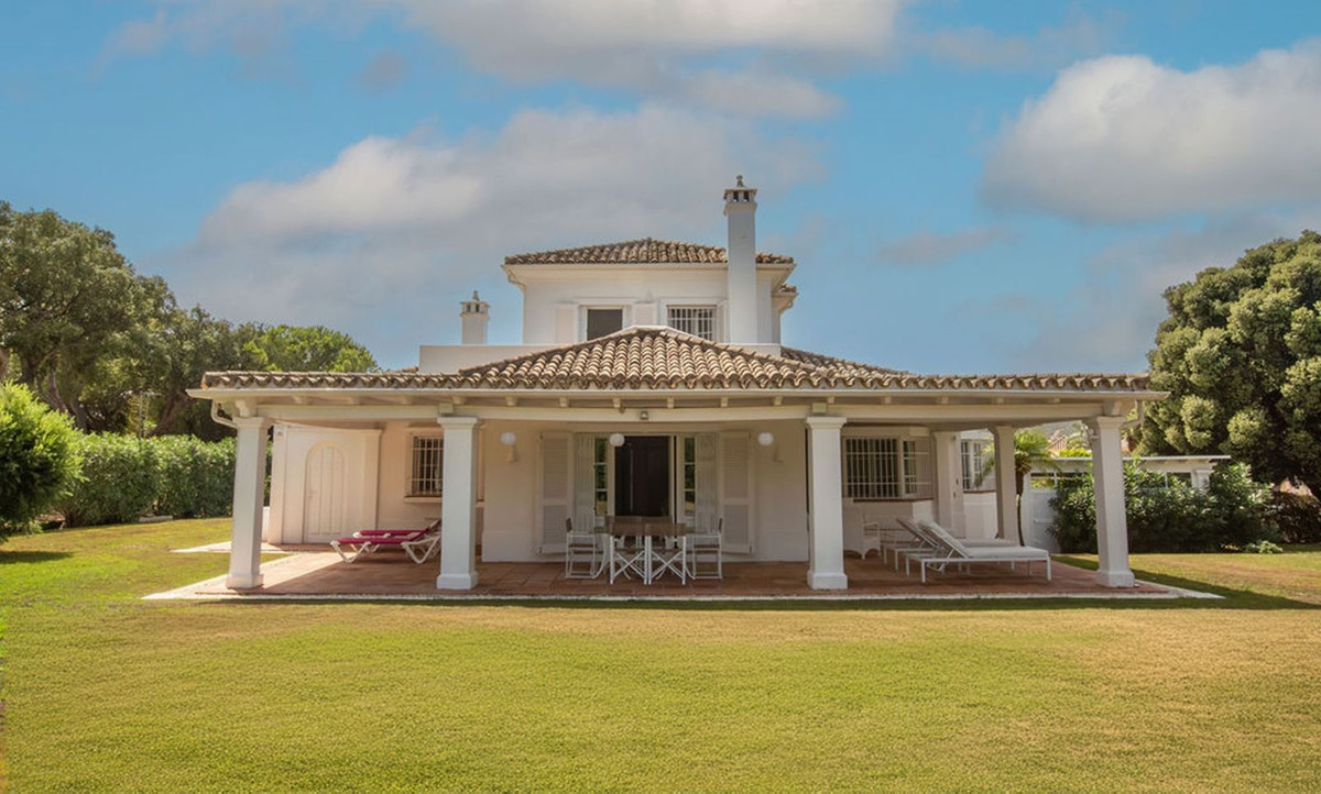 Se vende Villa - Chalet de 3 dormitorios en Costa Del Sol, Cadiz, España