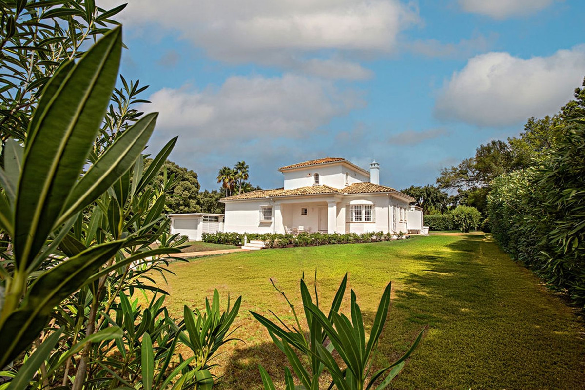 Se vende Villa - Chalet de 3 dormitorios en Costa Del Sol, Cadiz, España