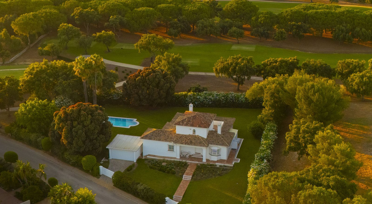 Se vende Villa - Chalet de 3 dormitorios en Costa Del Sol, Cadiz, España