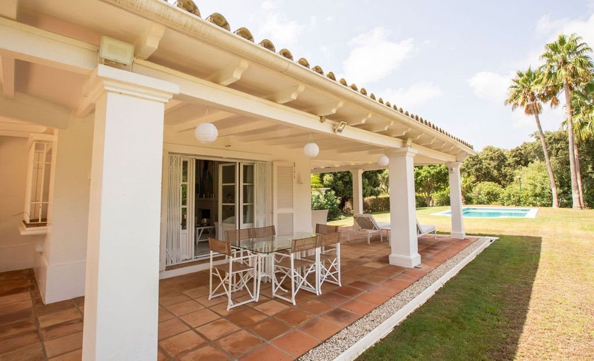 Se vende Villa - Chalet de 3 dormitorios en Costa Del Sol, Cadiz, España