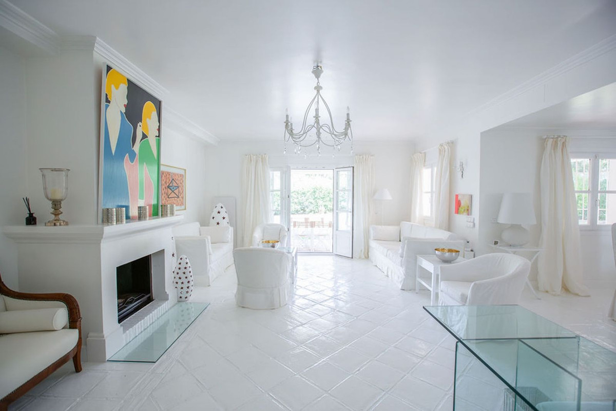 Se vende Villa - Chalet de 3 dormitorios en Costa Del Sol, Cadiz, España