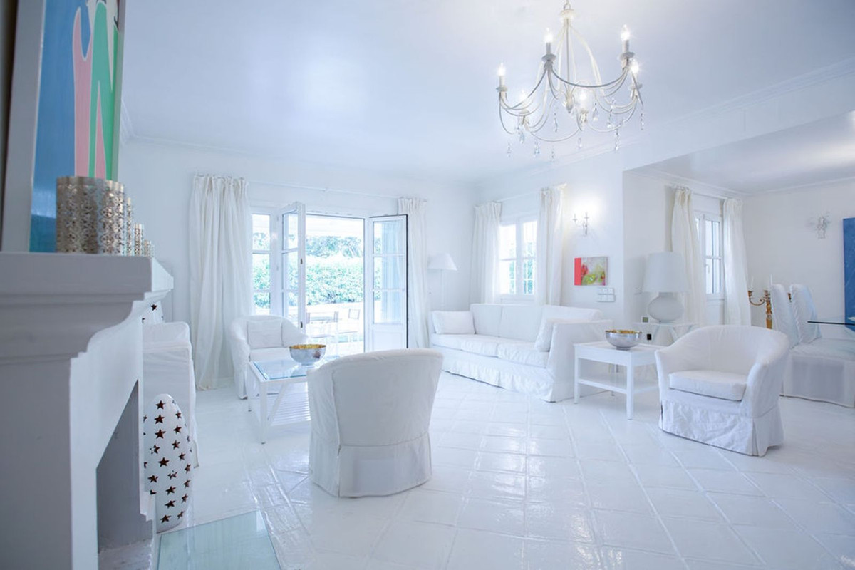 Se vende Villa - Chalet de 3 dormitorios en Costa Del Sol, Cadiz, España
