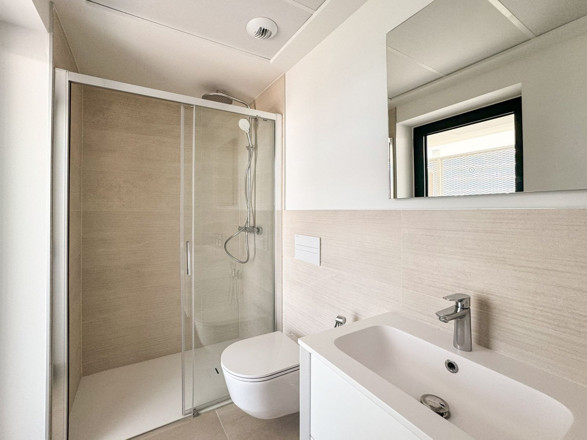 2 Bed Apartment for sale in Fuengirola Costa Del Sol, Málaga, Spain