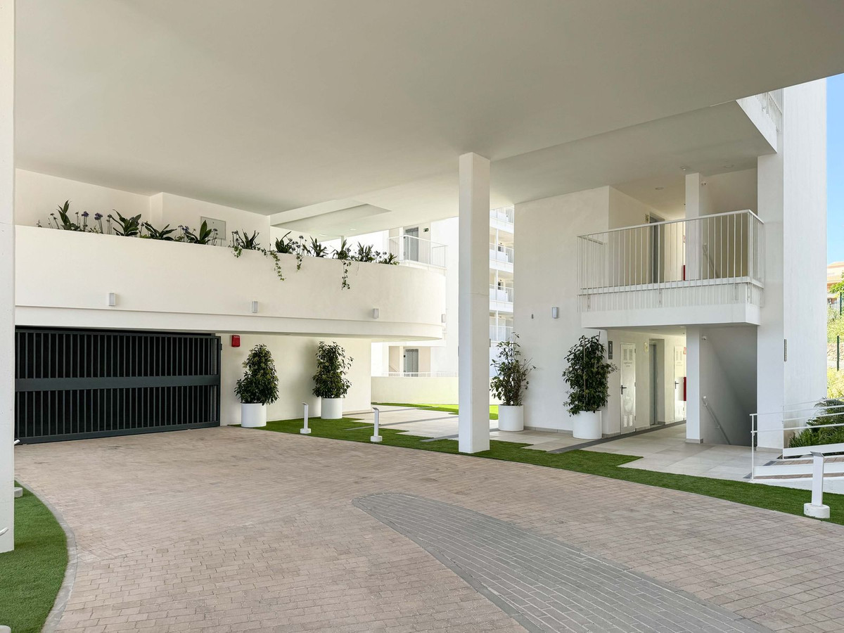 2 Bed Apartment for sale in Fuengirola Costa Del Sol, Málaga, Spain