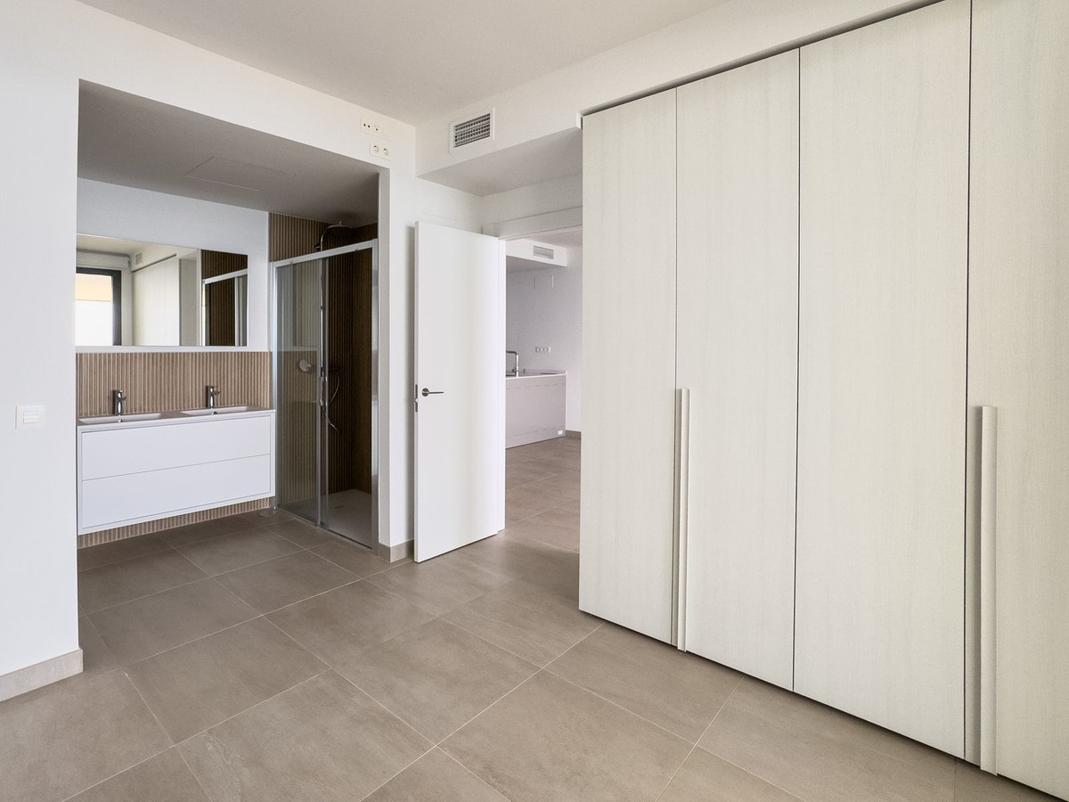 2 Bed Apartment for sale in Fuengirola Costa Del Sol, Málaga, Spain