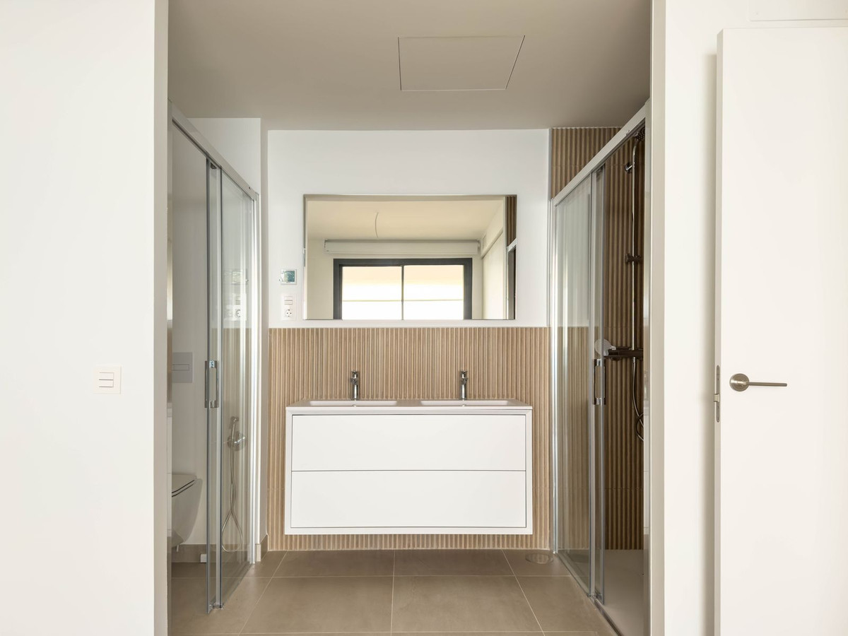2 Bed Apartment for sale in Fuengirola Costa Del Sol, Málaga, Spain