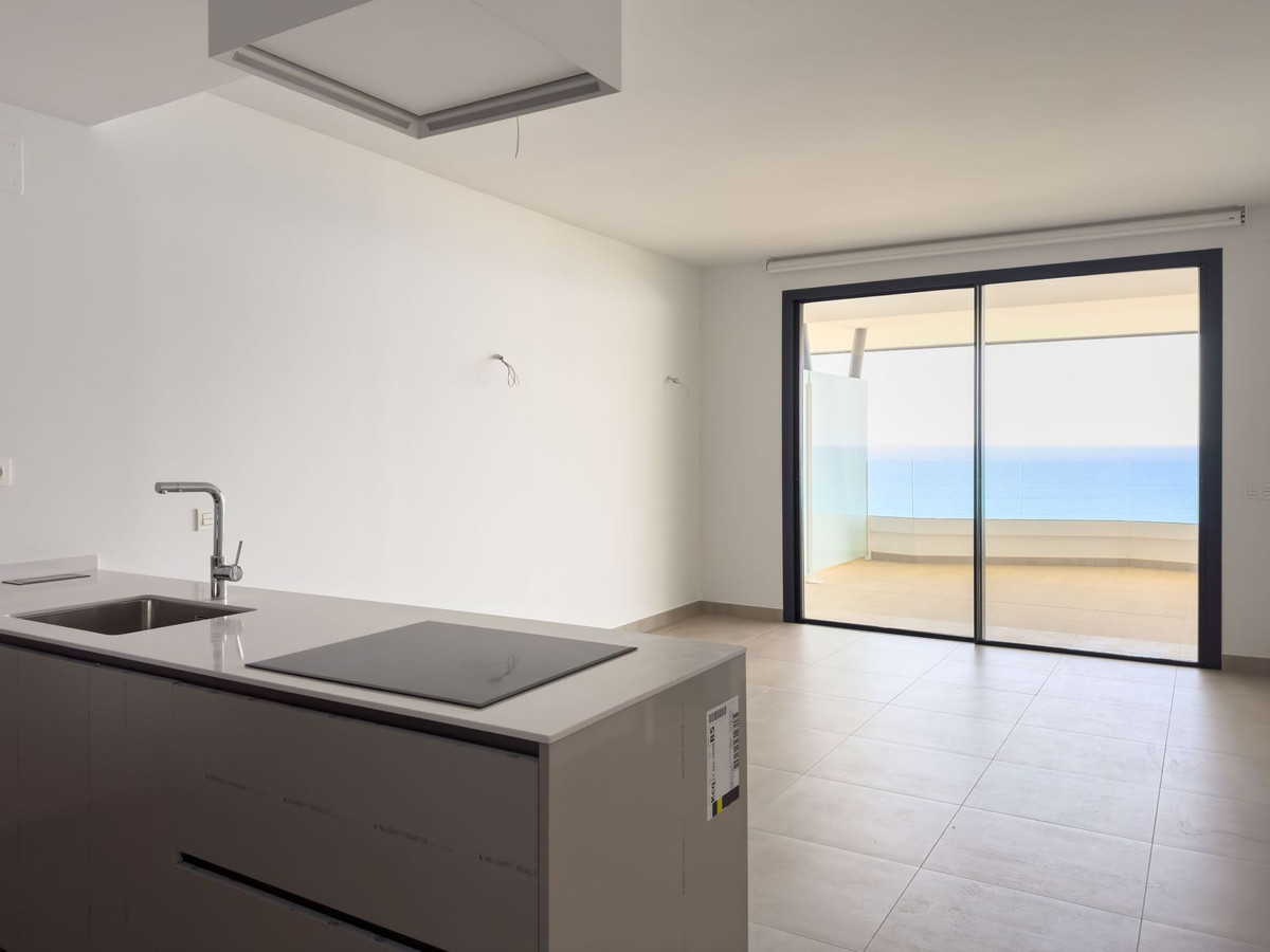 2 Bed Apartment for sale in Fuengirola Costa Del Sol, Málaga, Spain