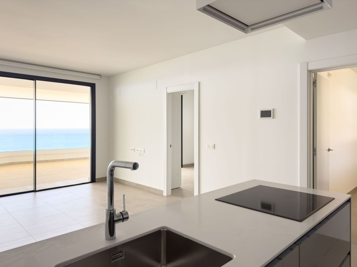 2 Bed Apartment for sale in Fuengirola Costa Del Sol, Málaga, Spain