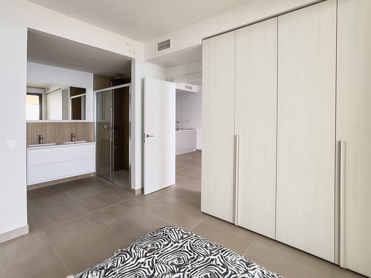 2 Bed Apartment for sale in Fuengirola Costa Del Sol, Málaga, Spain
