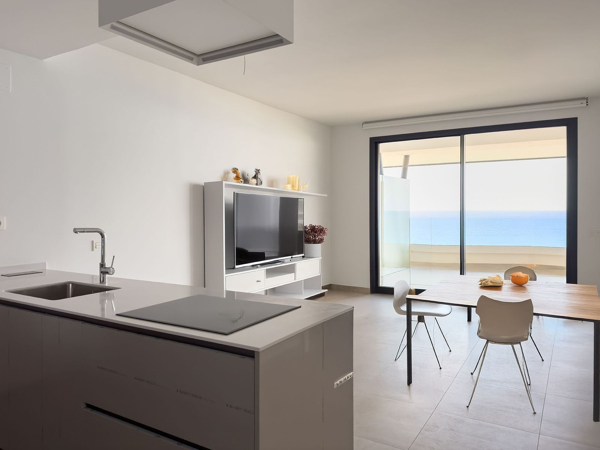 2 Bed Apartment for sale in Fuengirola Costa Del Sol, Málaga, Spain