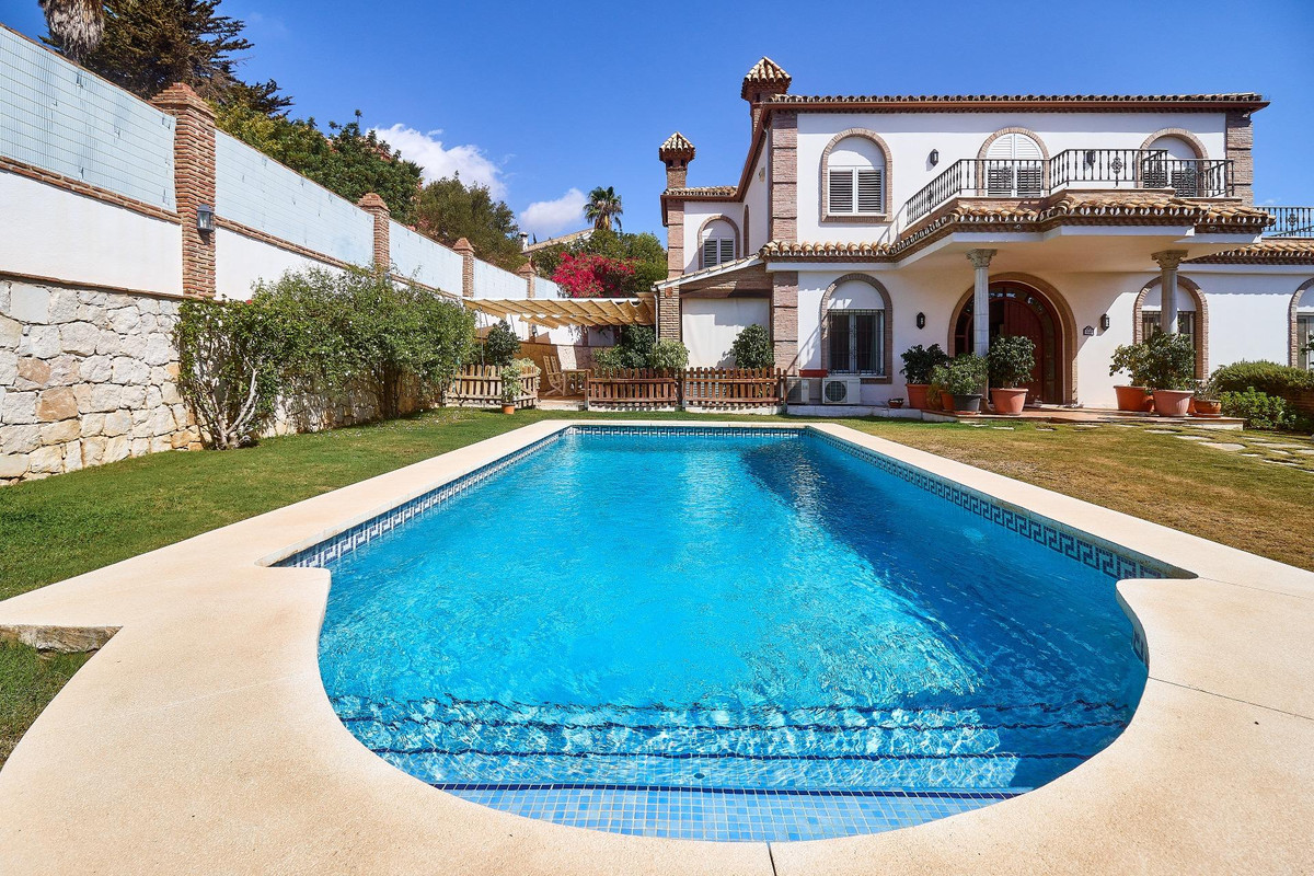 Se vende Villa - Chalet de 4 dormitorios en Costa Del Sol, Málaga, España