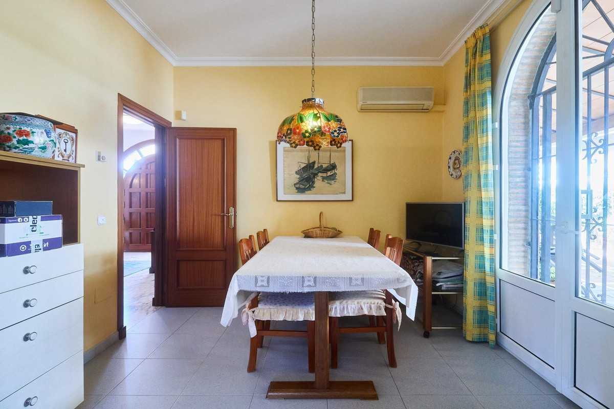 Se vende Villa - Chalet de 4 dormitorios en Costa Del Sol, Málaga, España
