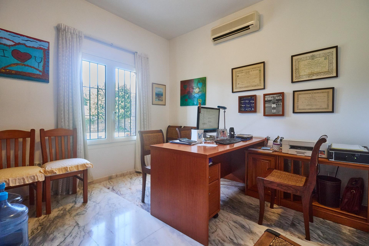 Se vende Villa - Chalet de 4 dormitorios en Costa Del Sol, Málaga, España