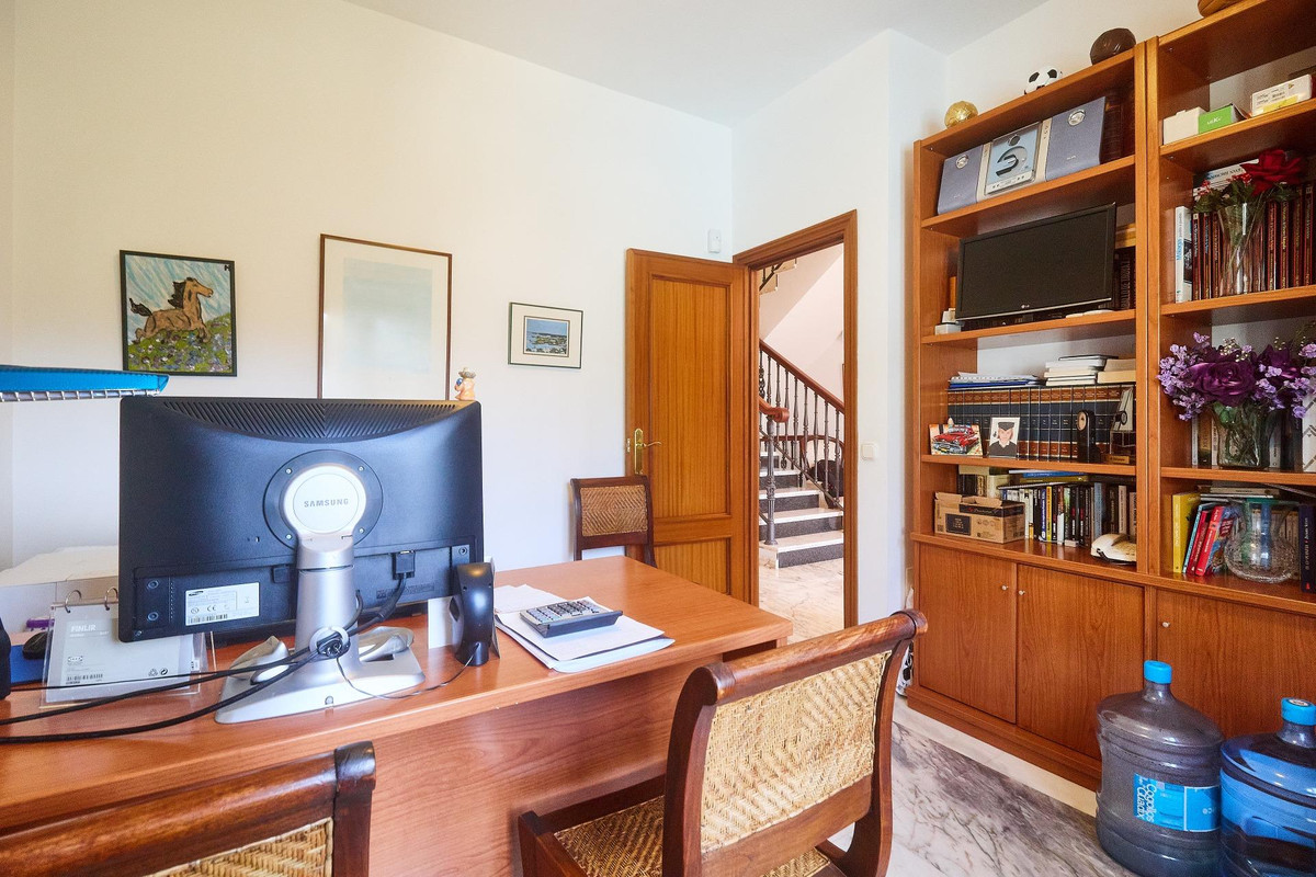 Se vende Villa - Chalet de 4 dormitorios en Costa Del Sol, Málaga, España