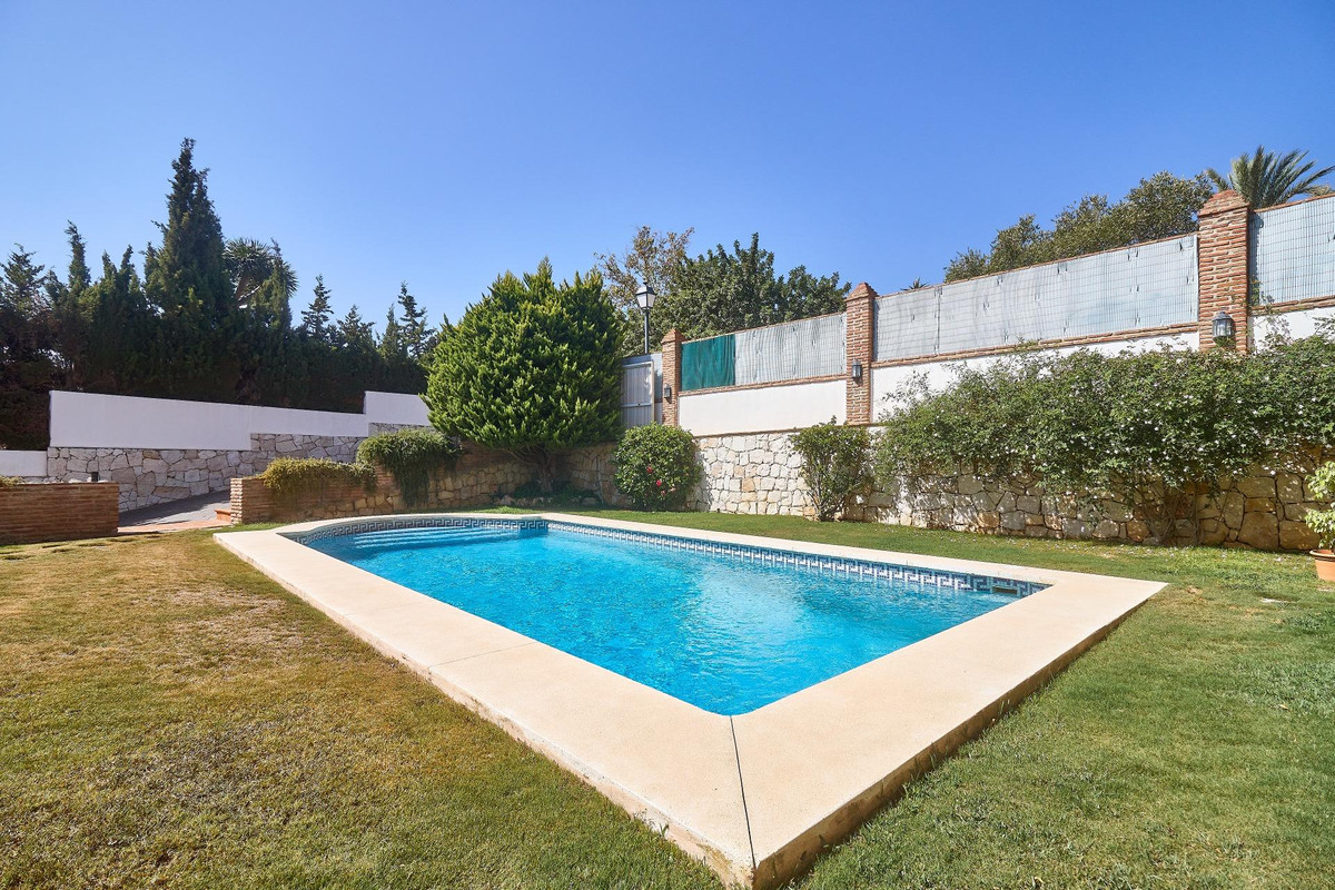 Se vende Villa - Chalet de 4 dormitorios en Costa Del Sol, Málaga, España