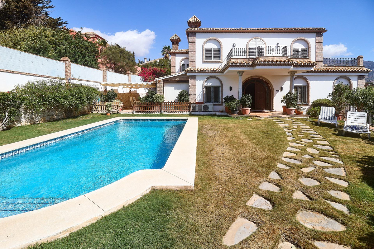 Se vende Villa - Chalet de 4 dormitorios en Costa Del Sol, Málaga, España