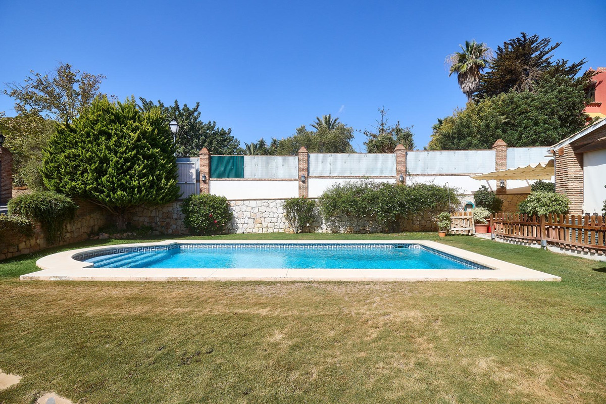 Se vende Villa - Chalet de 4 dormitorios en Costa Del Sol, Málaga, España