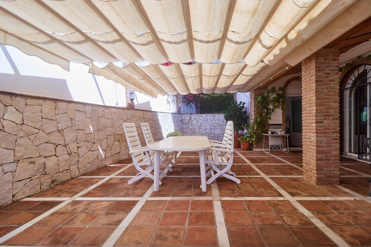 Se vende Villa - Chalet de 4 dormitorios en Costa Del Sol, Málaga, España