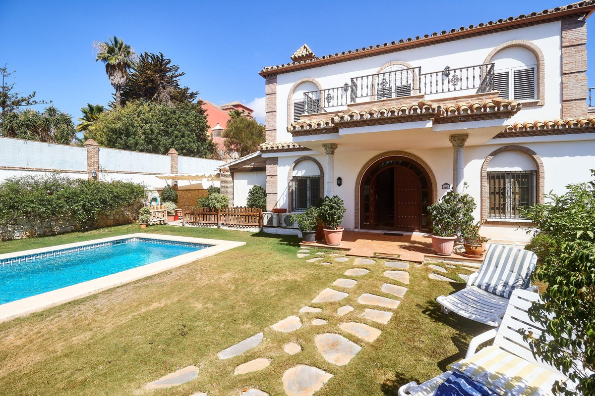 Se vende Villa - Chalet de 4 dormitorios en Costa Del Sol, Málaga, España