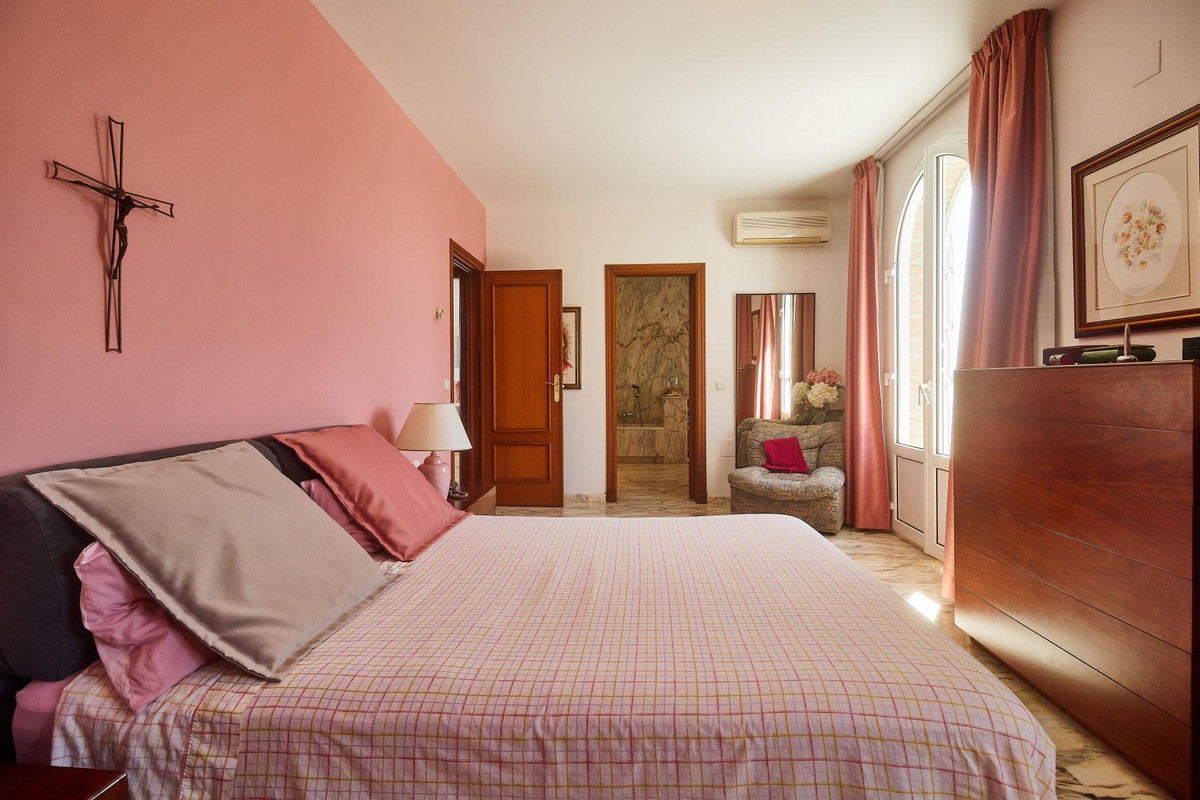 Se vende Villa - Chalet de 4 dormitorios en Costa Del Sol, Málaga, España