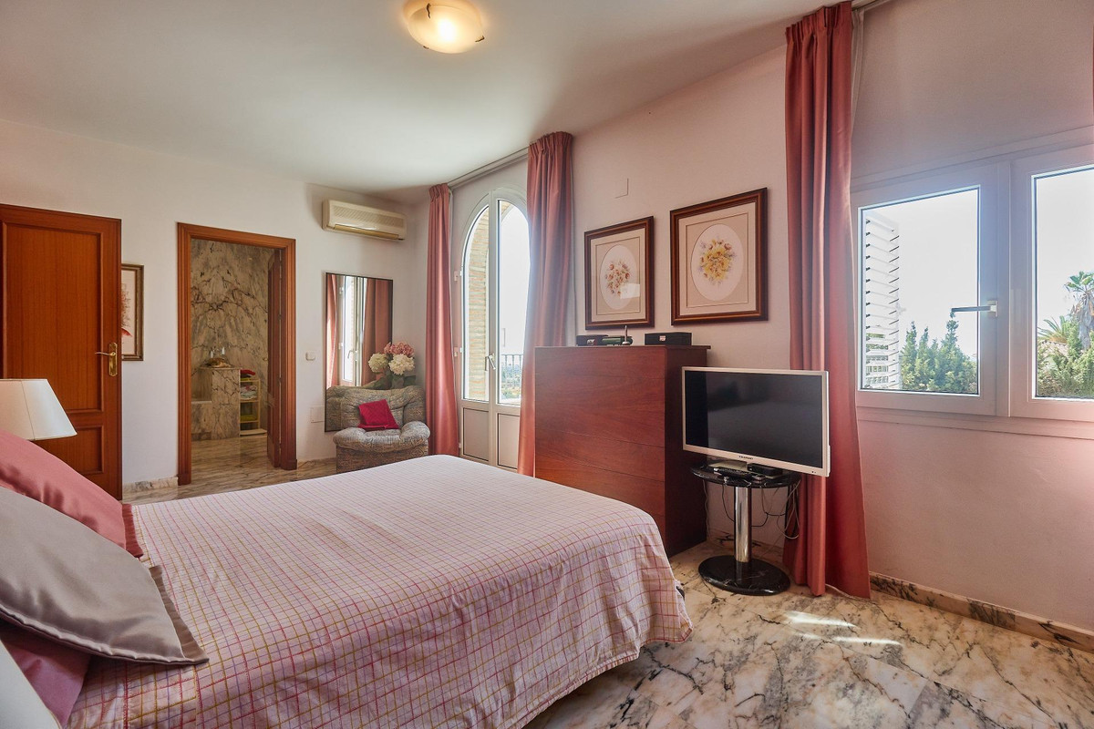 Se vende Villa - Chalet de 4 dormitorios en Costa Del Sol, Málaga, España