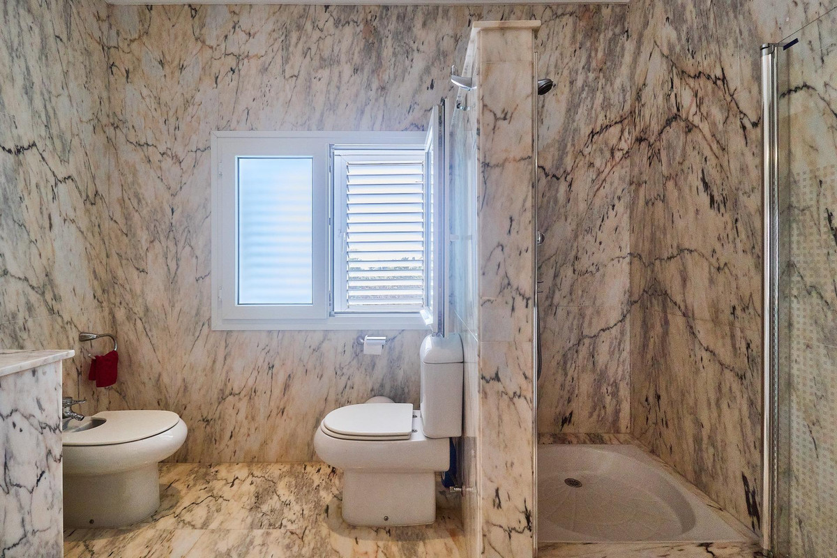 Se vende Villa - Chalet de 4 dormitorios en Costa Del Sol, Málaga, España