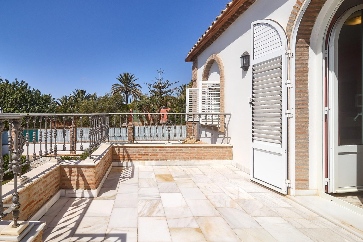 Se vende Villa - Chalet de 4 dormitorios en Costa Del Sol, Málaga, España