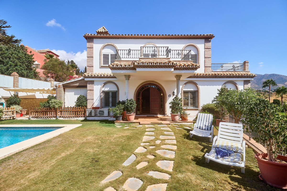 Se vende Villa - Chalet de 4 dormitorios en Costa Del Sol, Málaga, España