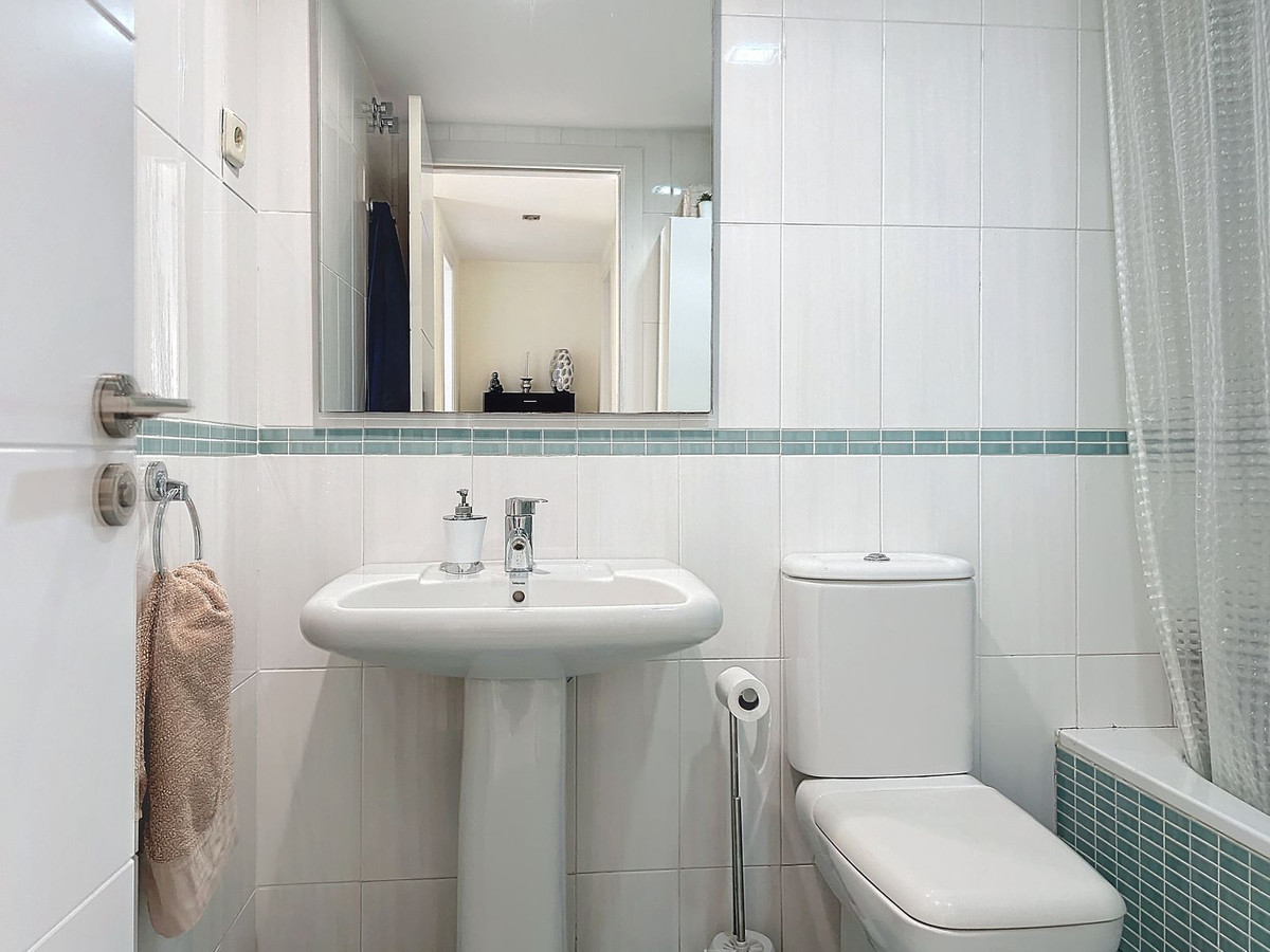 3 Bed Apartment for sale in Estepona Costa Del Sol, Málaga, Spain