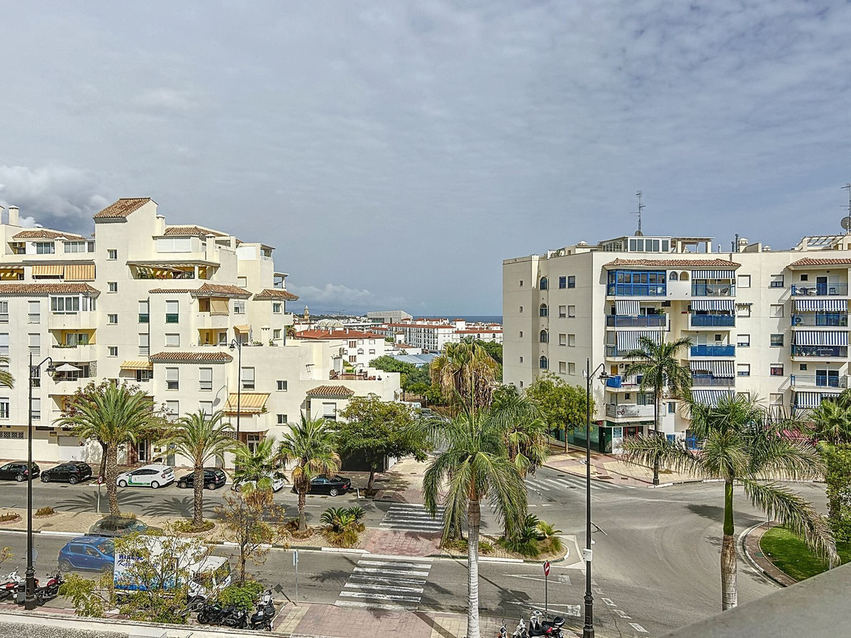 3 Bed Apartment for sale in Estepona Costa Del Sol, Málaga, Spain