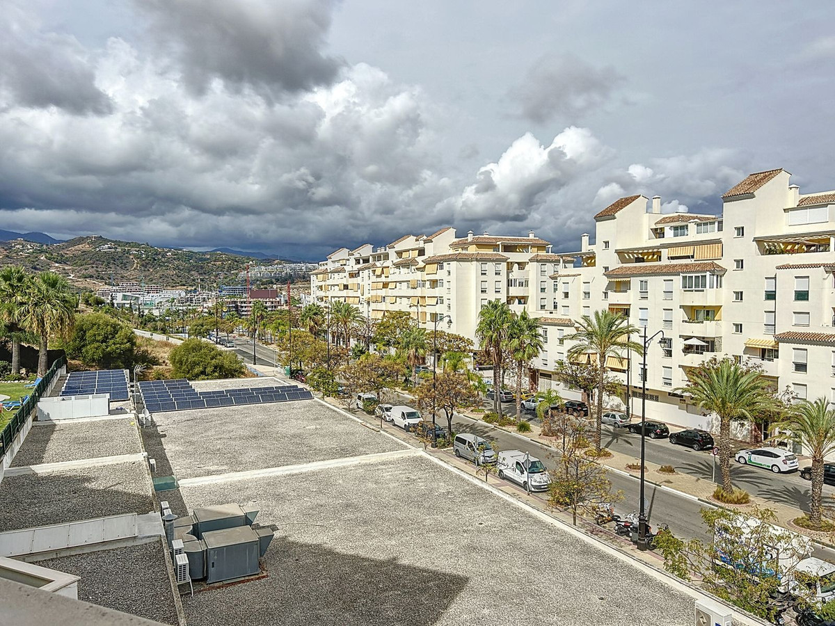 3 Bed Apartment for sale in Estepona Costa Del Sol, Málaga, Spain