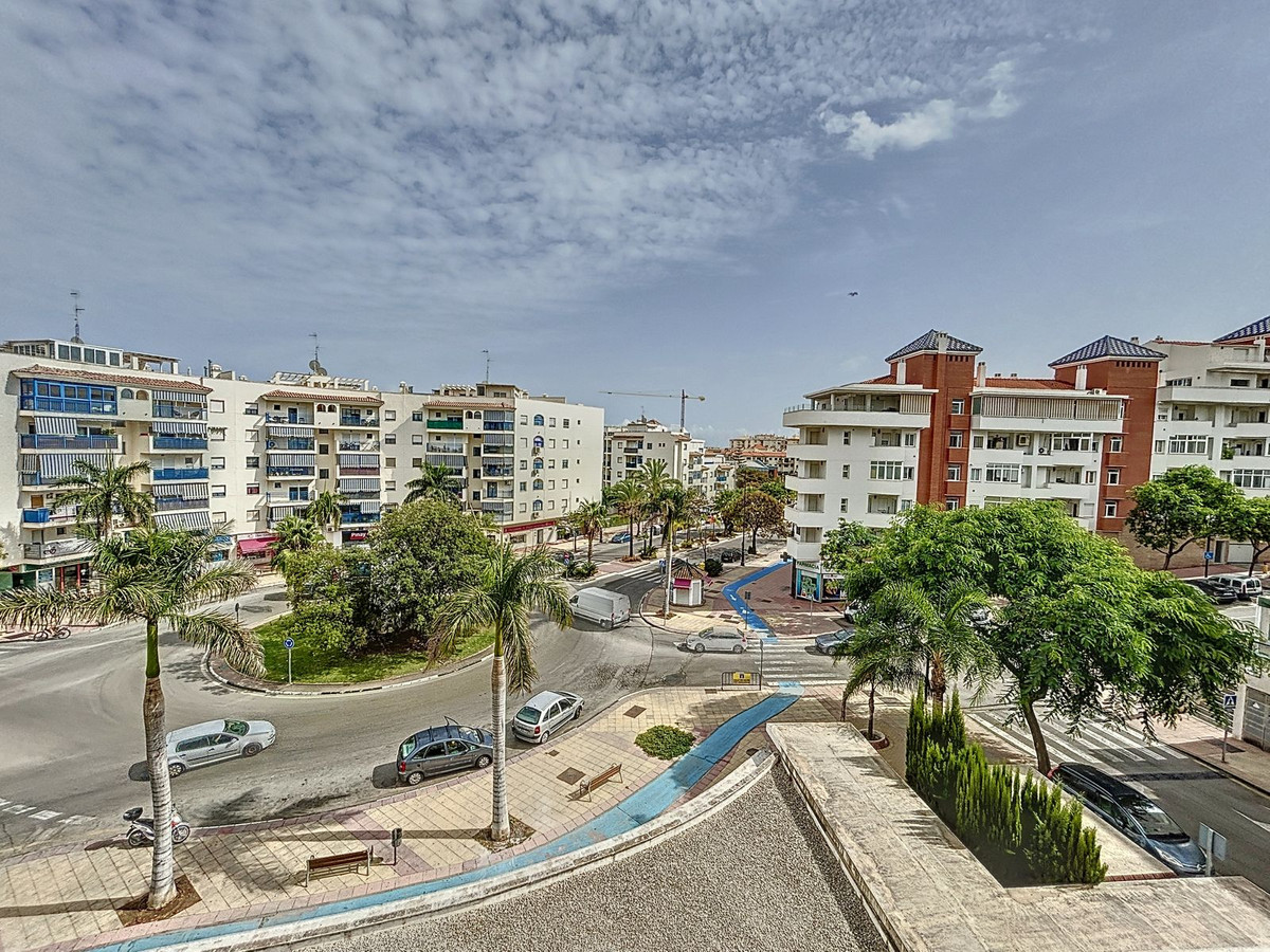 3 Bed Apartment for sale in Estepona Costa Del Sol, Málaga, Spain