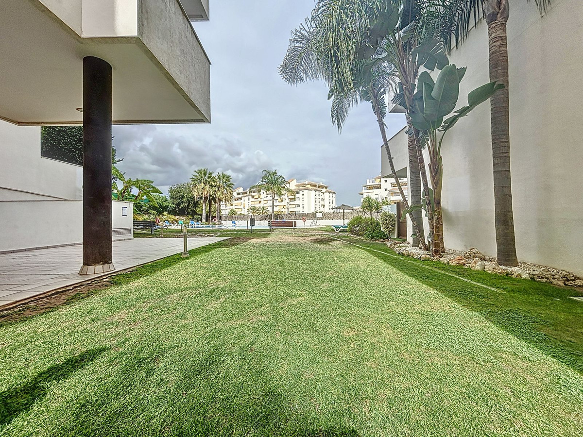 3 Bed Apartment for sale in Estepona Costa Del Sol, Málaga, Spain