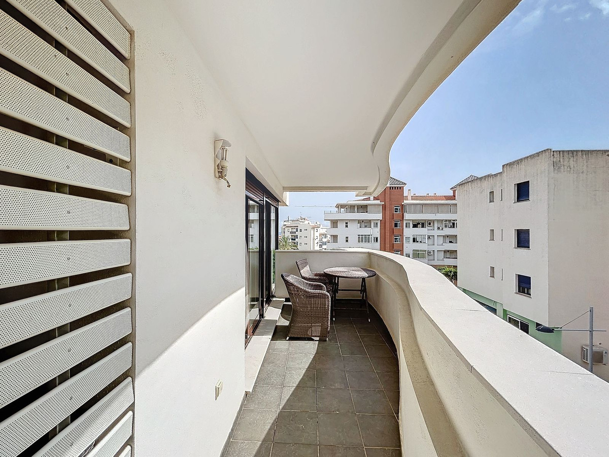 3 Bed Apartment for sale in Estepona Costa Del Sol, Málaga, Spain