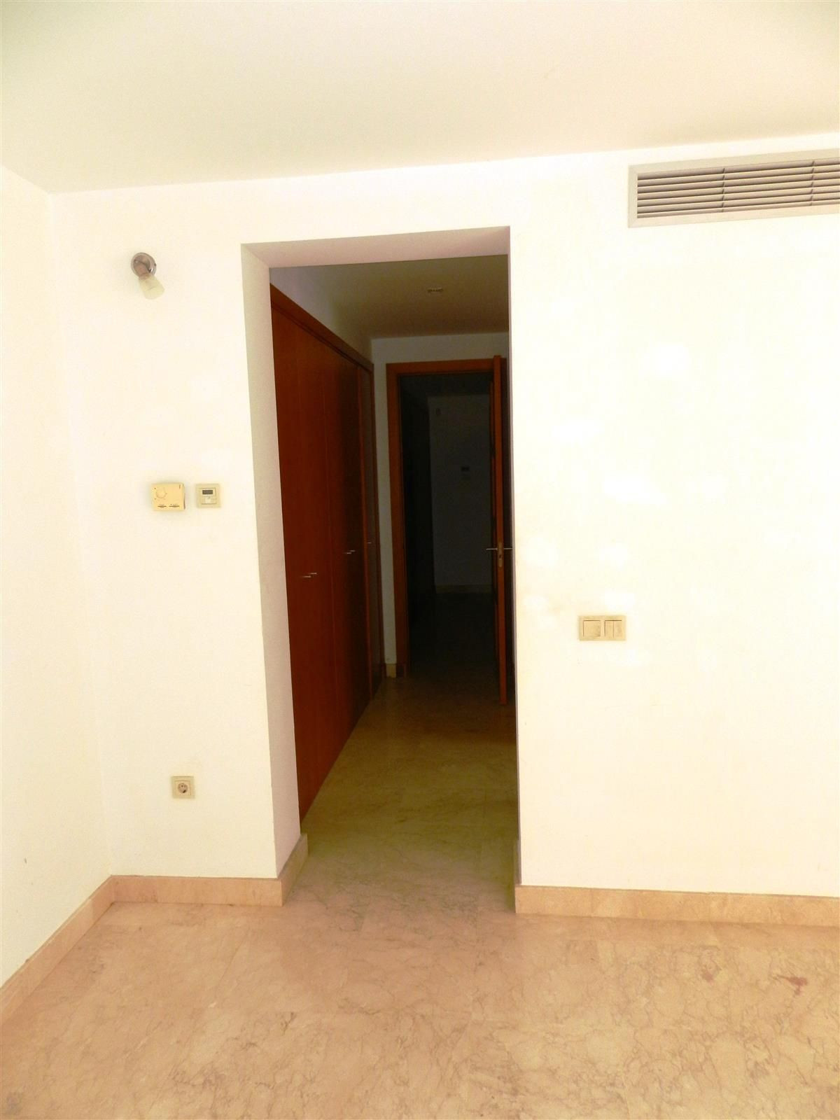 Se vende Villa - Chalet de 4 dormitorios en Costa Del Sol, Cadiz, España