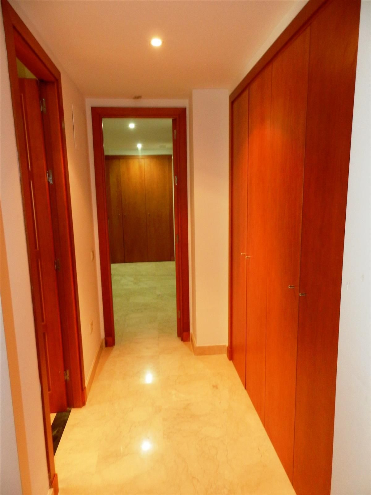 Se vende Villa - Chalet de 4 dormitorios en Costa Del Sol, Cadiz, España