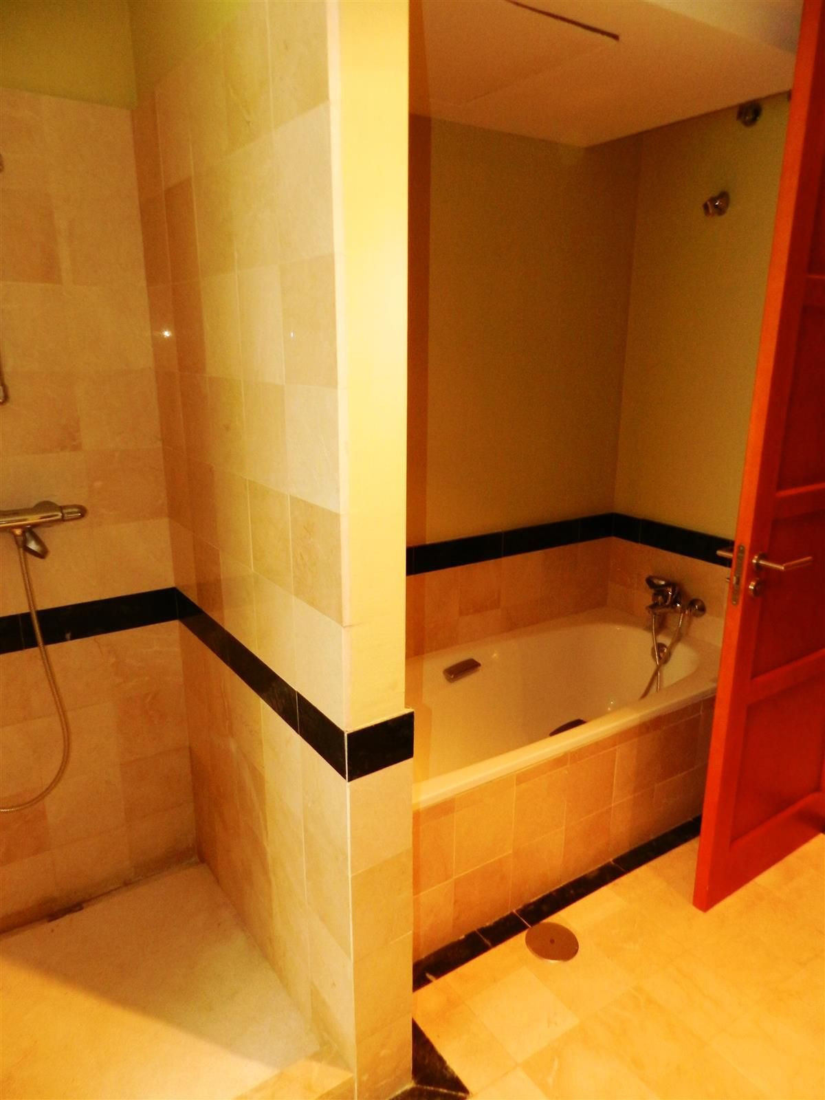 Se vende Villa - Chalet de 4 dormitorios en Costa Del Sol, Cadiz, España