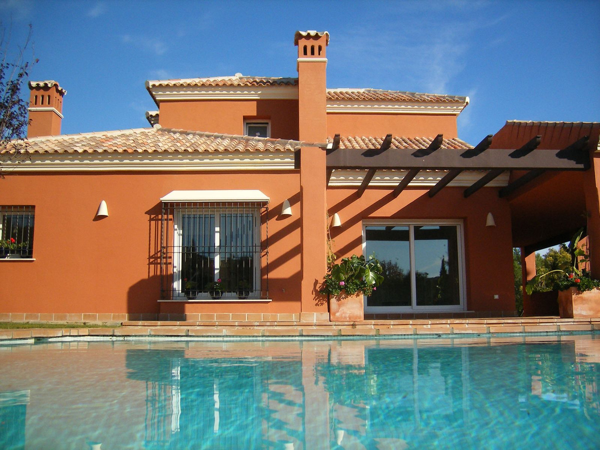 Se vende Villa - Chalet de 4 dormitorios en Costa Del Sol, Cadiz, España