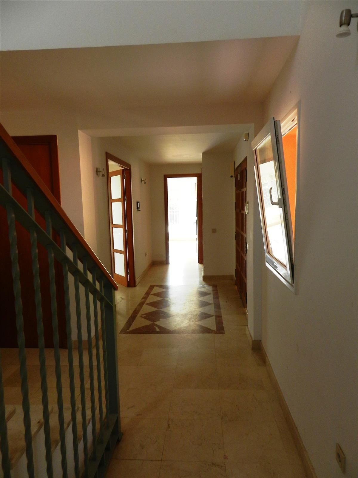 Se vende Villa - Chalet de 4 dormitorios en Costa Del Sol, Cadiz, España