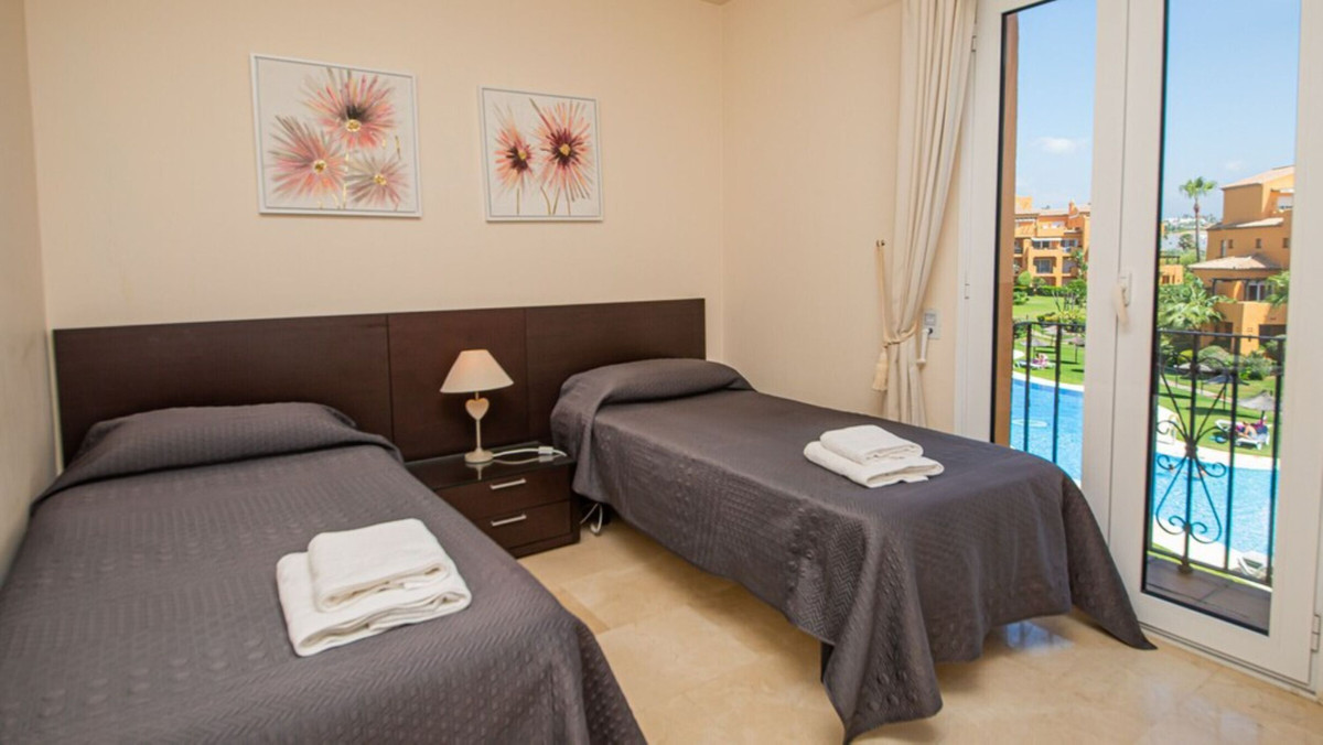 2 Bed Apartment for sale in La Duquesa Costa Del Sol, Málaga, Spain