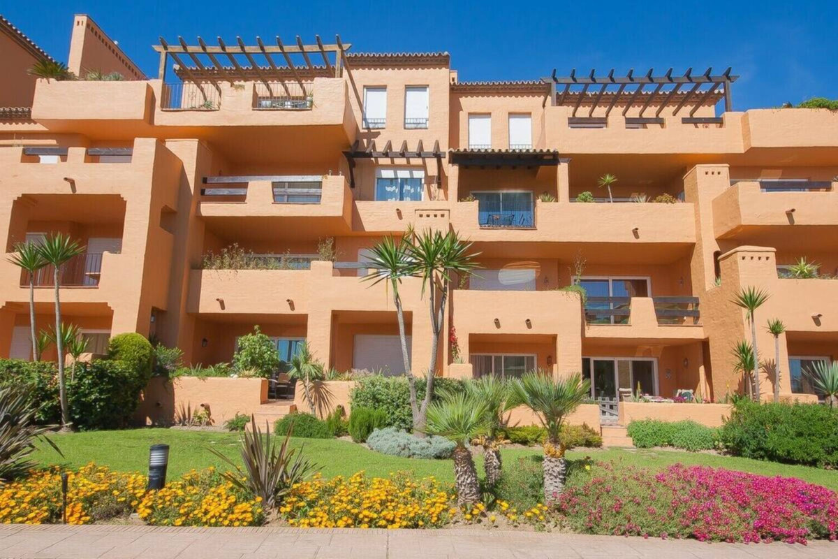 2 Bed Apartment for sale in La Duquesa Costa Del Sol, Málaga, Spain