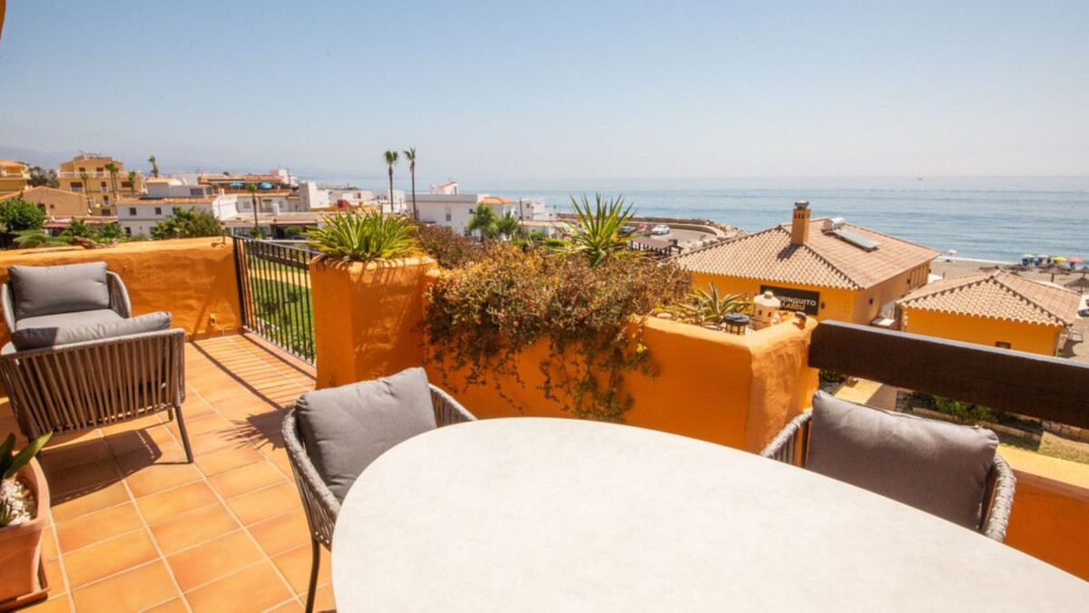 2 Bed Apartment for sale in La Duquesa Costa Del Sol, Málaga, Spain