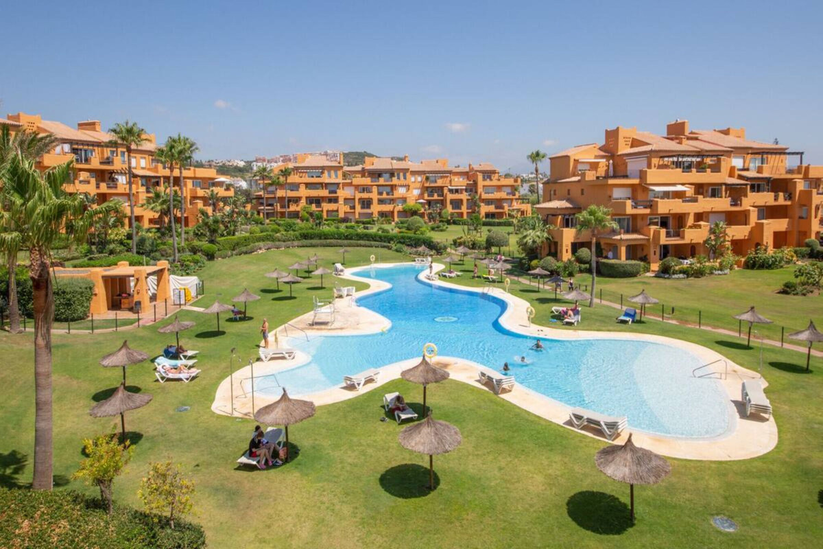 2 Bed Apartment for sale in La Duquesa Costa Del Sol, Málaga, Spain