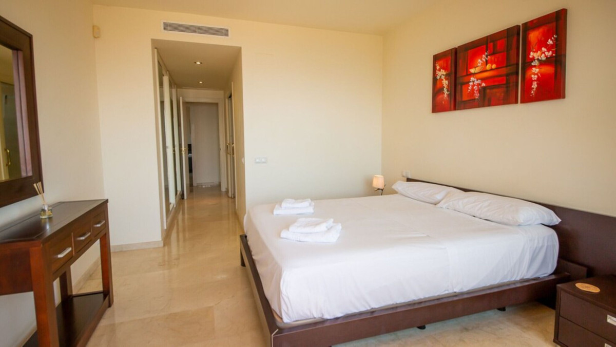 2 Bed Apartment for sale in La Duquesa Costa Del Sol, Málaga, Spain