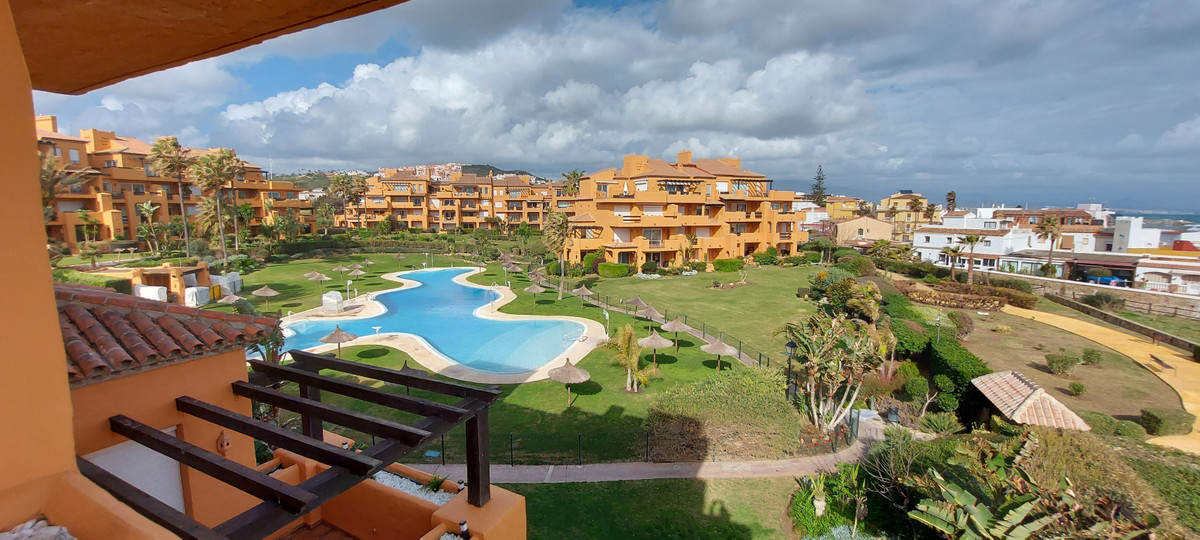 2 Bed Apartment for sale in La Duquesa Costa Del Sol, Málaga, Spain