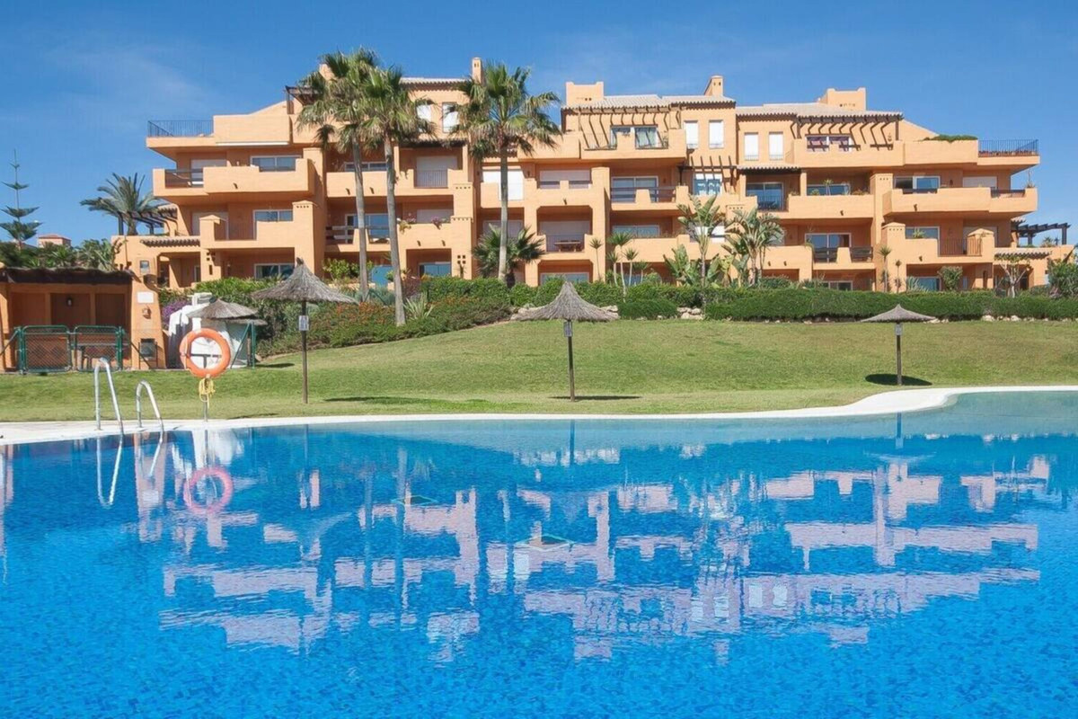 2 Bed Apartment for sale in La Duquesa Costa Del Sol, Málaga, Spain