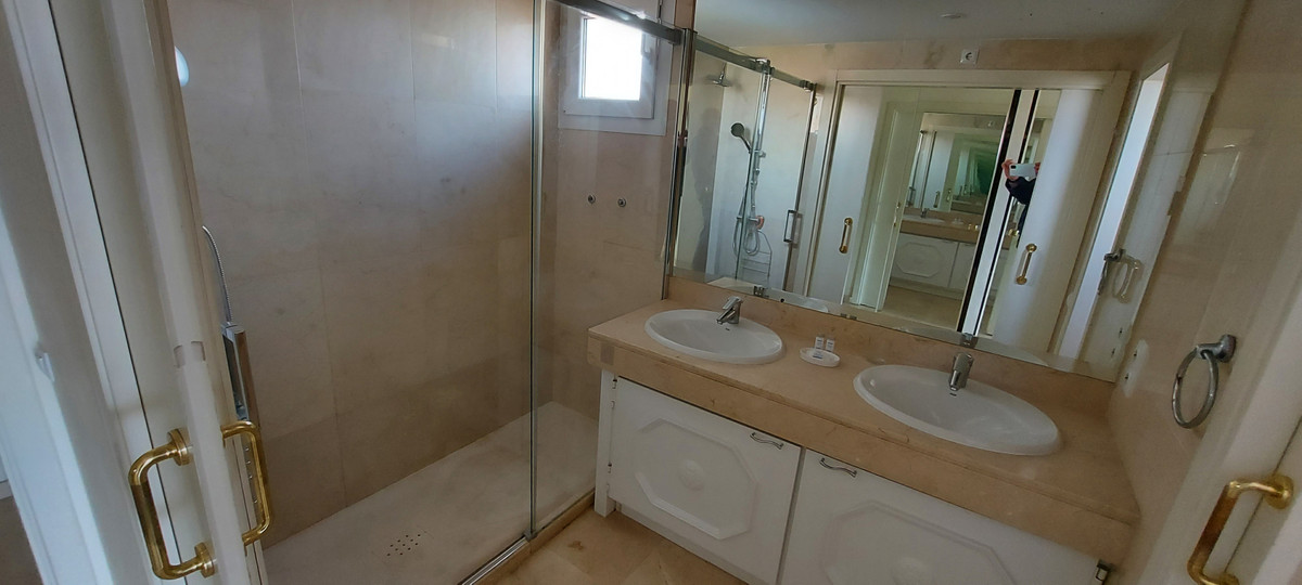 2 Bed Apartment for sale in La Duquesa Costa Del Sol, Málaga, Spain