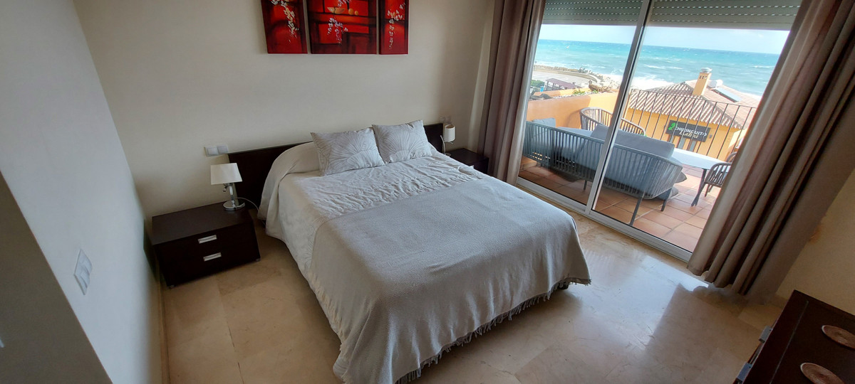 2 Bed Apartment for sale in La Duquesa Costa Del Sol, Málaga, Spain